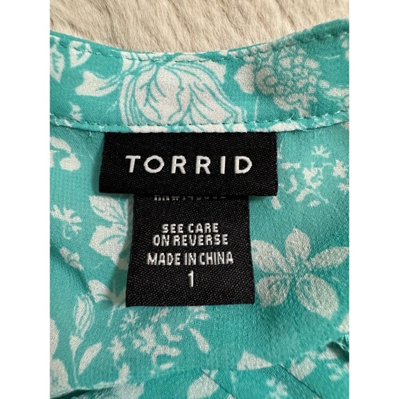 Torrid Blouse Ruffle Trim Button Up Short Sleeve Size 1/1X Aqua Blue Floral EUC - Picture 5 of 7